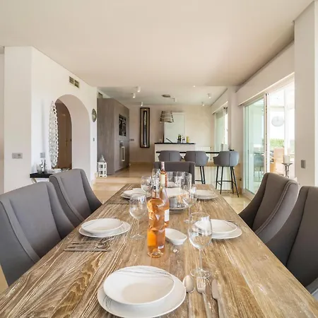 Gorgeous In * ماربيا